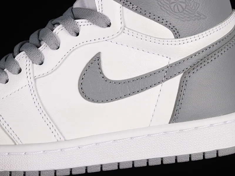All categories Air Jordan Jordan series basketball shoes Air Jordan 1 High Pure original Air Jordan 1 High OG "Stealth" AJ1 Joe 1 white gray 555088-037